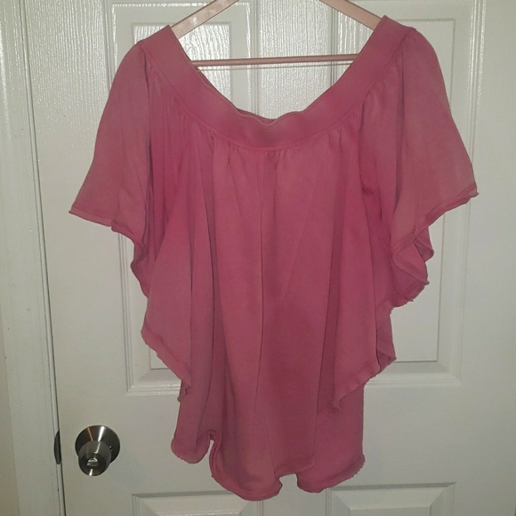Free People off or on the shoulder top. Size Xs. But a little oversized. Pink. - Picture 2 of 5